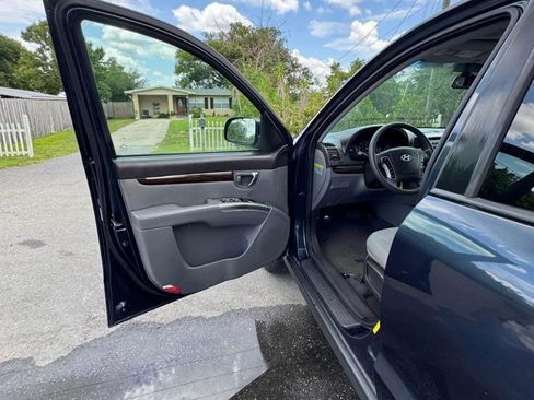 Used 2011 Hyundai Santa Fe GLS FWD image 5