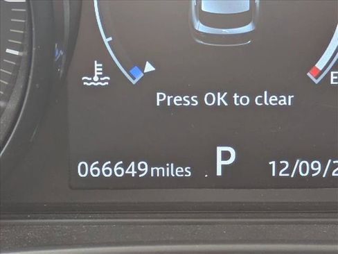 Used 2019 Jaguar F-PACE Premium image 10