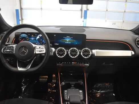 Used 2023 Mercedes-Benz GLB 250 4MATIC image 5