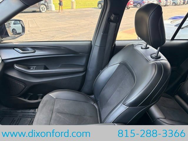 Used 2024 Jeep Grand Cherokee Altitude AWD/4WD image 21
