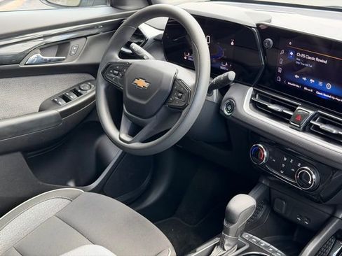 Used 2025 Chevrolet TrailBlazer LT image 14