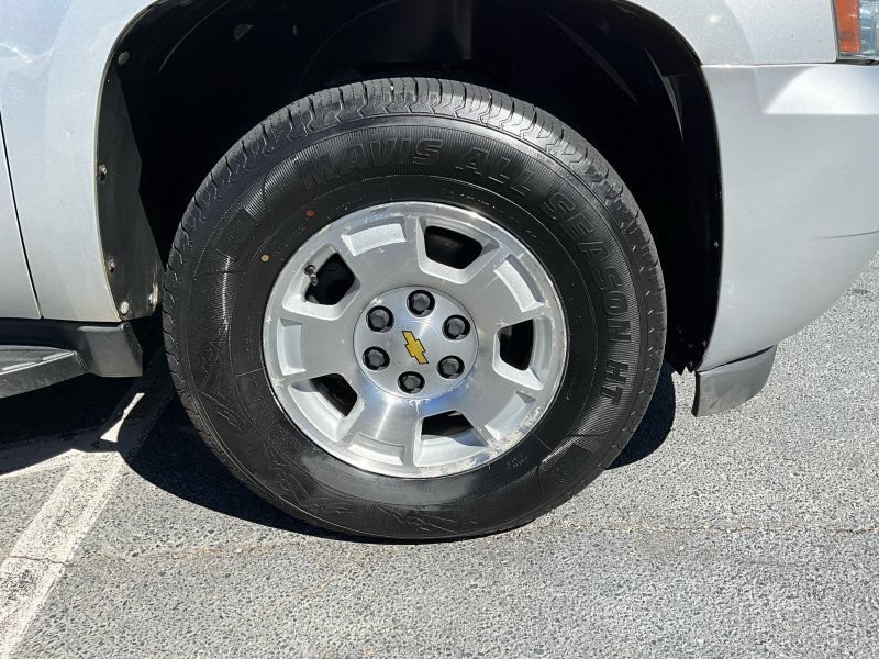 Used 2012 Chevrolet Avalanche LT AWD/4WD image 9