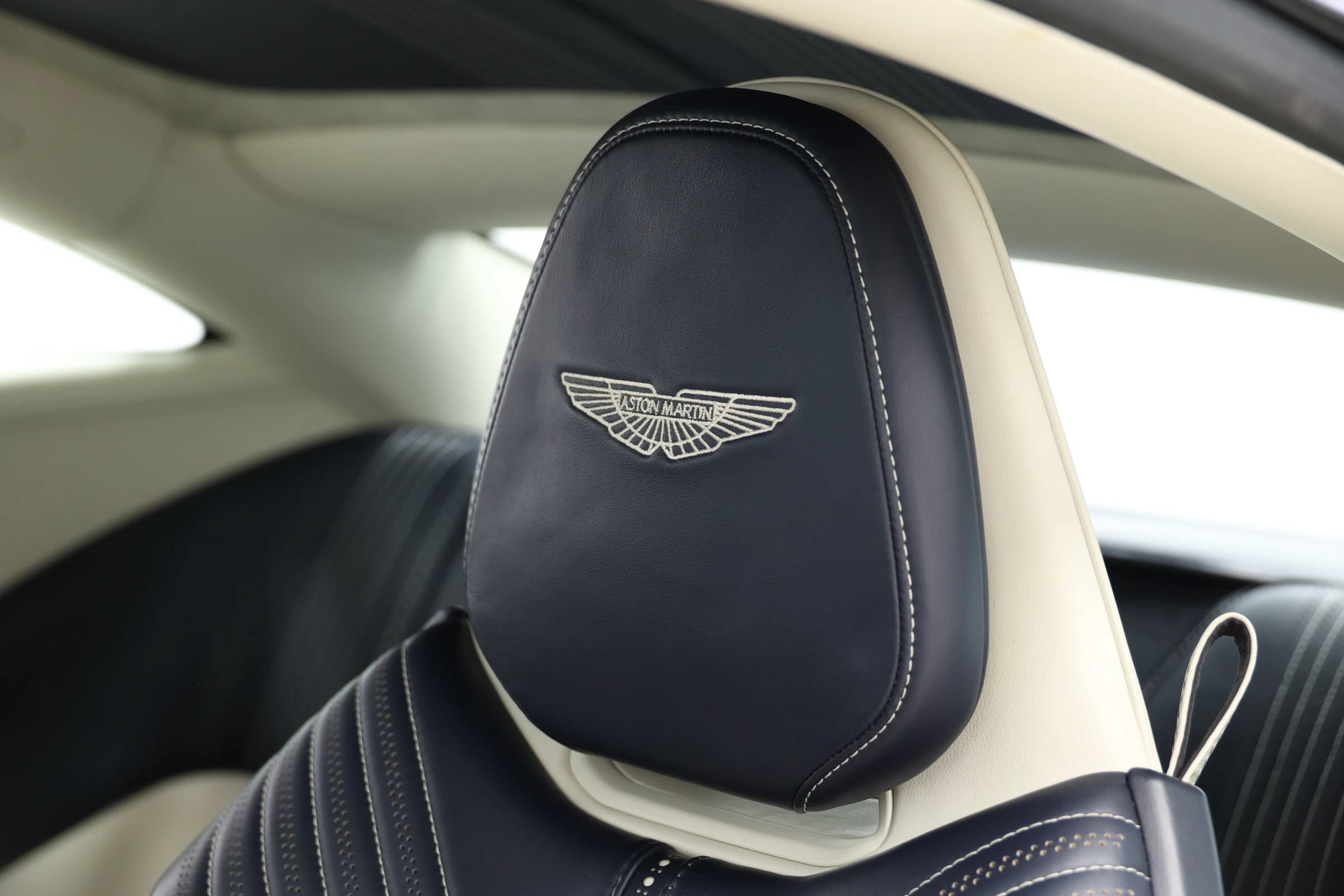 Used 2019 Aston Martin DB11 Coupe RWD image 20