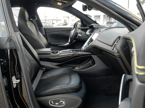 Used 2021 Aston Martin DBX AWD/4WD image 46
