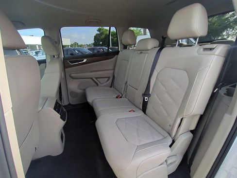 Used 2025 Volkswagen Atlas SE AWD/4WD image 13