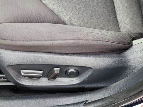 Used 2019 Toyota Camry LE image 20