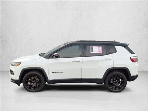 Used 2024 Jeep Compass Latitude w/ Convenience Group AWD/4WD image 9