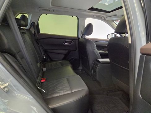 Used 2023 Nissan Rogue Platinum FWD image 17