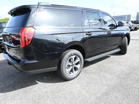New 2027 Ford Expedition Max Active RWD image 3