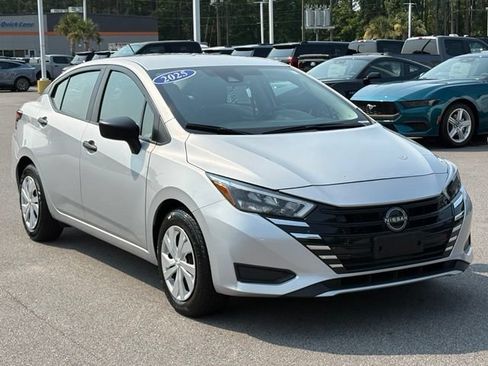 Used 2025 Nissan Versa S FWD image 7