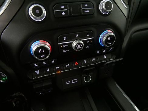 Used 2021 GMC Sierra 3500 AT4 w/ AT4 Premium Plus Package image 30