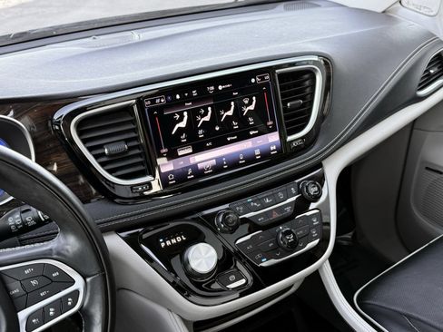 Used 2022 Chrysler Pacifica Limited FWD image 47