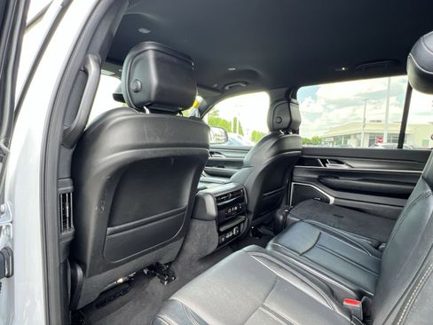Used 2024 Jeep Wagoneer L Series II w/ Flexible Seating Group AWD/4WD image 27