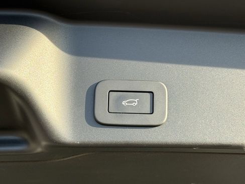 Certified 2026 Land Rover Range Rover Evoque Dynamic SE image 37