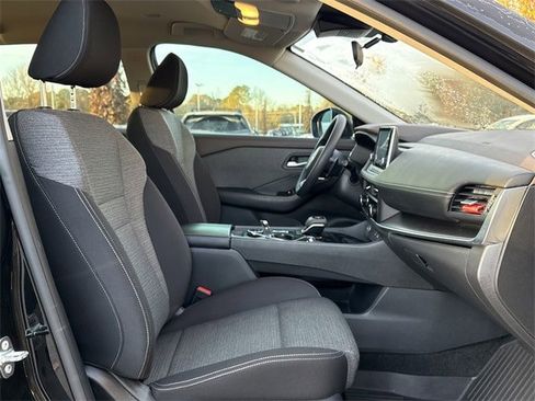 Used 2023 Nissan Rogue SV image 19