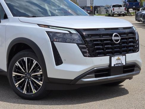 New 2026 Nissan Pathfinder Platinum AWD/4WD image 2