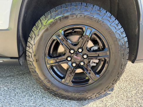 Used 2021 GMC Acadia AT4 w/ LPO, 'HIT The Road' Package AWD/4WD image 9