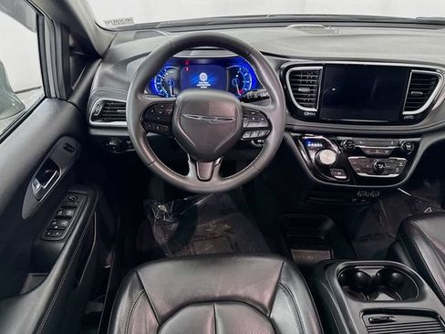 Used 2022 Chrysler Pacifica Touring-L w/ S Appearance Package FWD image 21