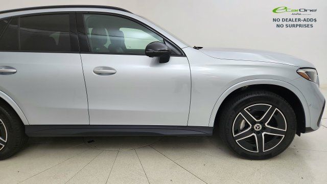 Used 2025 Mercedes-Benz GLC 300 4MATIC image 17