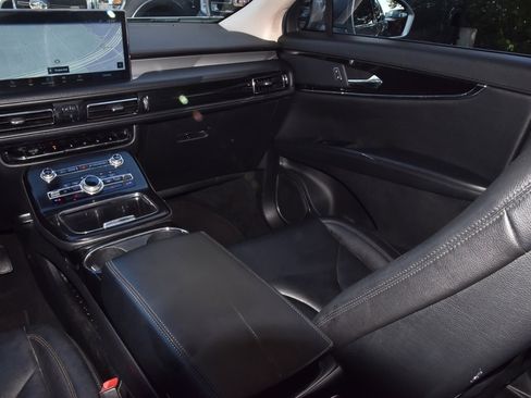 Used 2022 Lincoln Nautilus FWD w/ Premium Package image 17