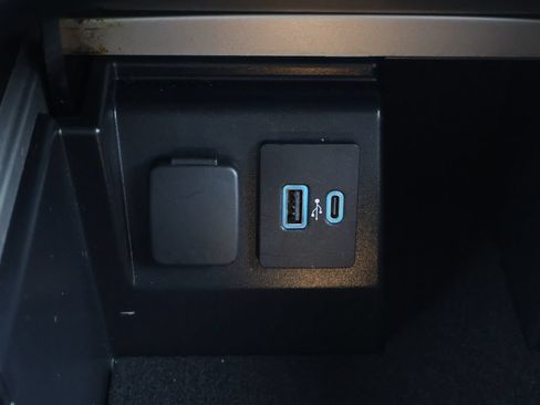 Used 2023 Ford Explorer XLT w/ Equipment Group 202A AWD/4WD image 23