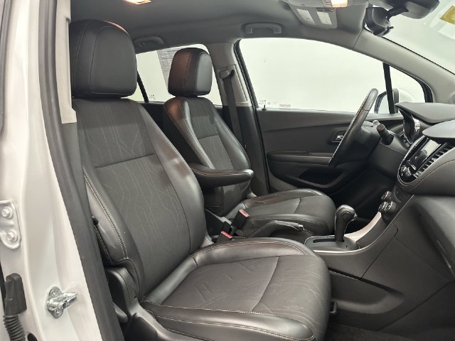 Used 2021 Chevrolet Trax LT w/ Driver Confidence Package AWD/4WD image 28
