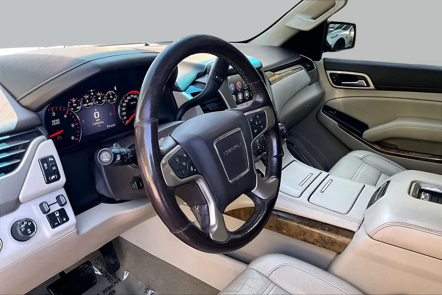 Used 2016 GMC Yukon Denali w/ Open Road Package AWD/4WD image 18