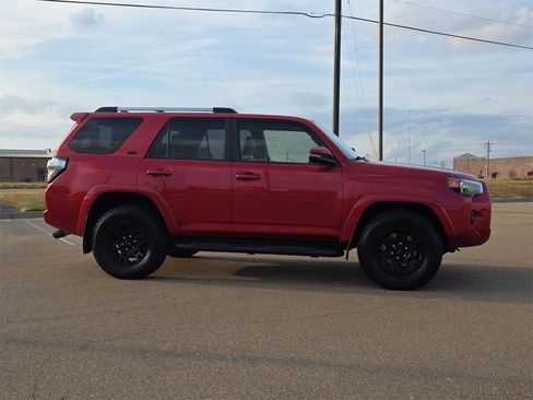 Used 2021 Toyota 4Runner SR5 Premium image 9