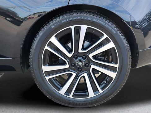 Used 2023 Land Rover Range Rover SE image 27