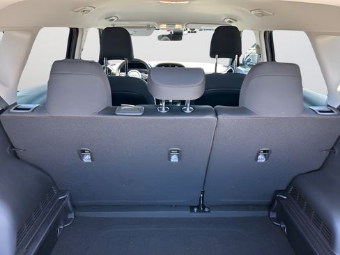 Used 2025 Kia Soul LX w/ LX Technology Package FWD image 37