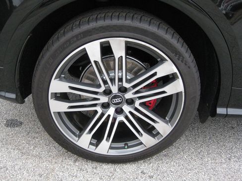 Used 2018 Audi SQ5 Prestige w/ Prestige Package image 9