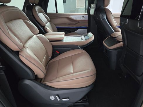 New 2026 Lincoln Navigator L Black Label AWD/4WD image 19