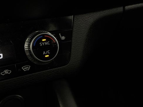 Used 2025 Mitsubishi Outlander SE image 19