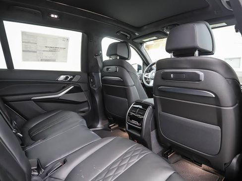 Used 2026 BMW X7 xDrive40i w/ M Sport Package image 32