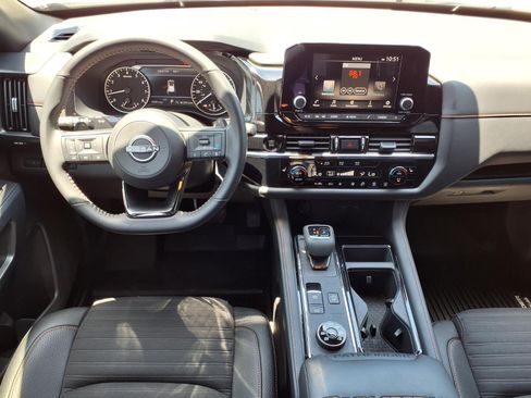 Used 2025 Nissan Pathfinder Rock Creek AWD/4WD image 13
