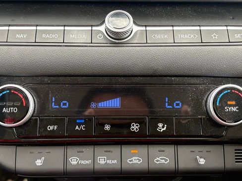 Used 2023 Hyundai Elantra SEL w/ Convenience Package image 23