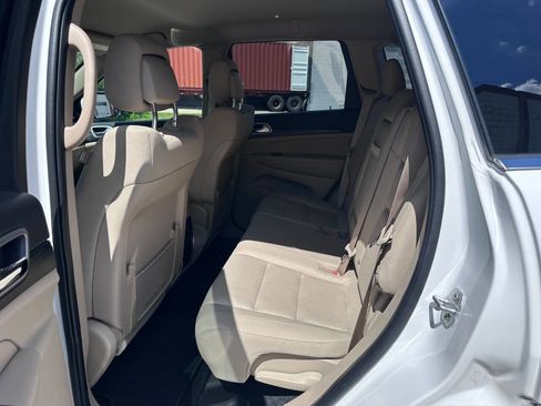 Used 2022 Jeep Grand Cherokee Laredo E image 7