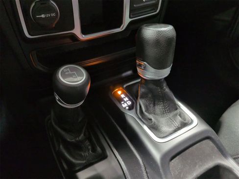 Used 2020 Jeep Wrangler Unlimited Sport image 32