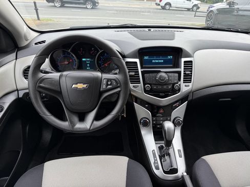 Used 2015 Chevrolet Cruze LS FWD image 17