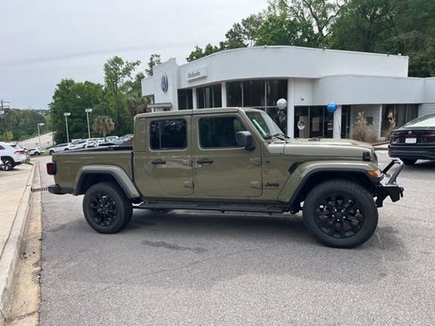 Used 2025 Jeep Gladiator Sport AWD/4WD image 2
