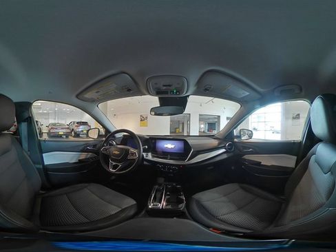 Used 2025 Chevrolet Trax LT w/ LT Convenience Package FWD image 41