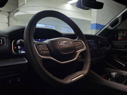 Used 2023 Jeep Wagoneer Series II image 17