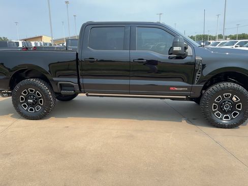 Used 2025 Ford F350 Platinum AWD/4WD image 2