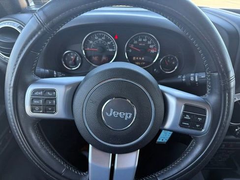 Used 2017 Jeep Wrangler Unlimited Rubicon image 18