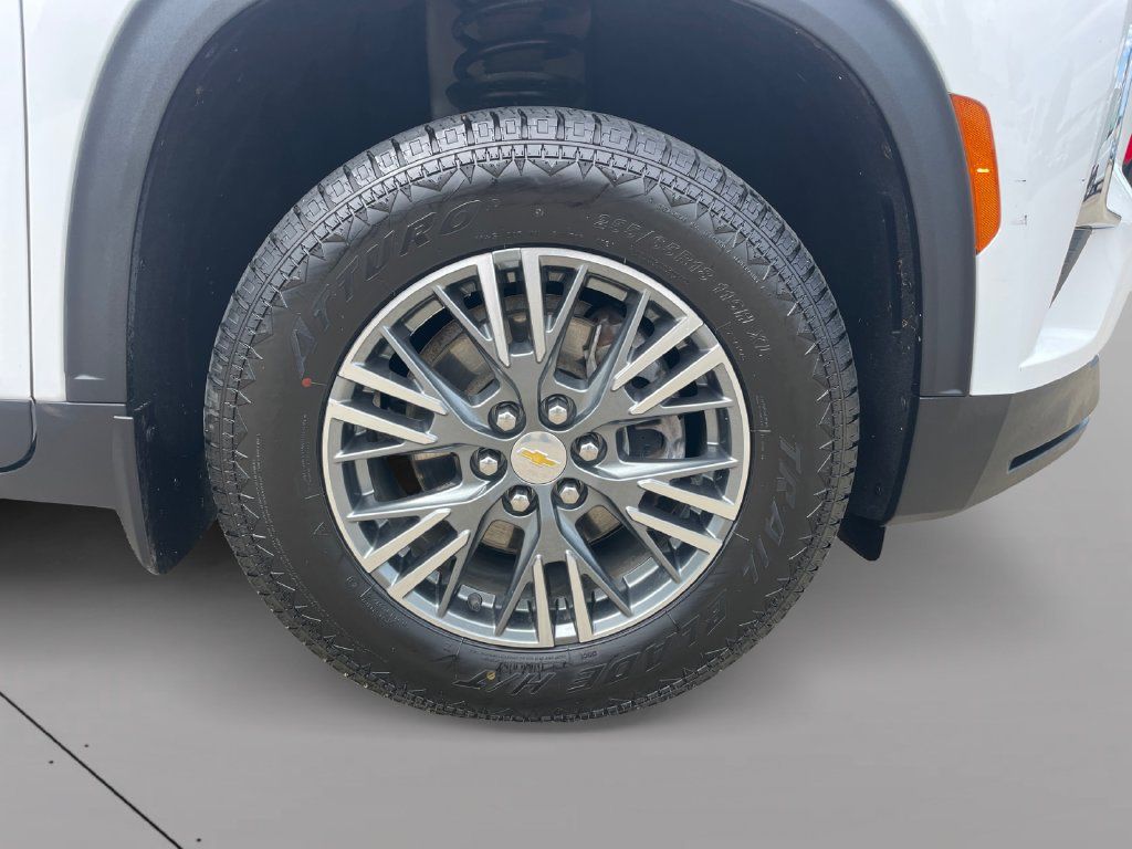 Used 2024 Chevrolet Traverse LT w/ LPO, Floor Liner Package FWD image 9