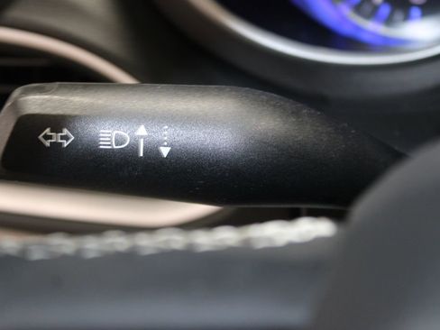 Used 2024 Chrysler Pacifica Touring-L FWD image 17