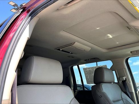 Used 2017 Chevrolet Suburban Premier AWD/4WD image 19
