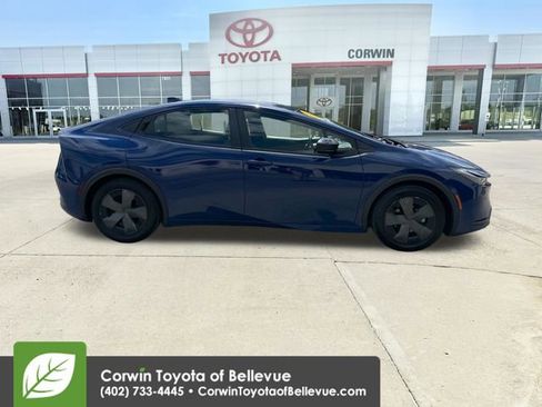 Used 2023 Toyota Prius LE FWD image 6
