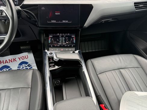 Used 2022 Audi e-tron Premium w/ Convenience Plus Package image 11