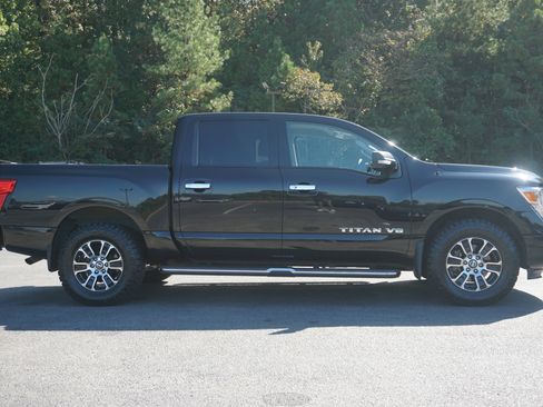 Used 2020 Nissan Titan SV w/ SV Convenience Package image 10